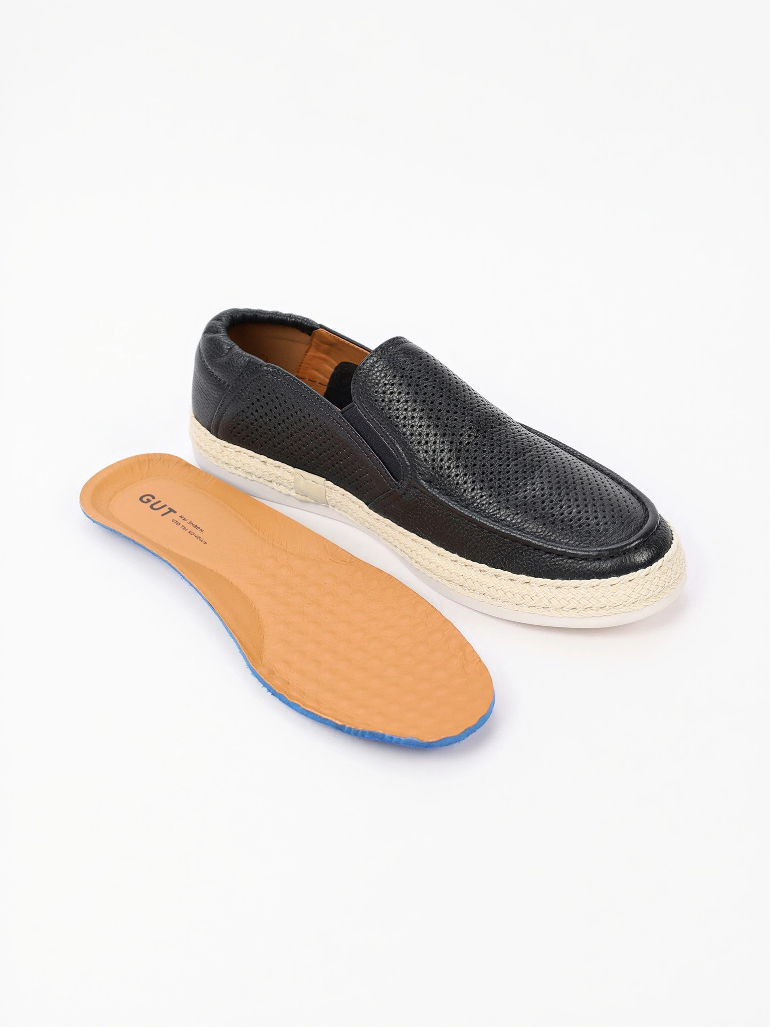 Мокасины темно-синего цвета с перфорацией на низкой подошве